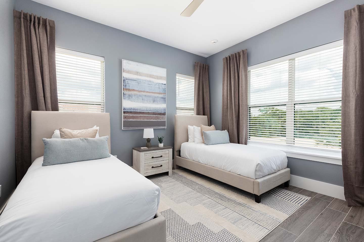 Modern Chic Mansion - Image 31