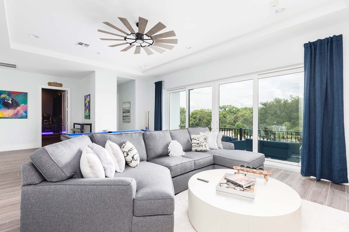 Modern Chic Mansion - Image 4