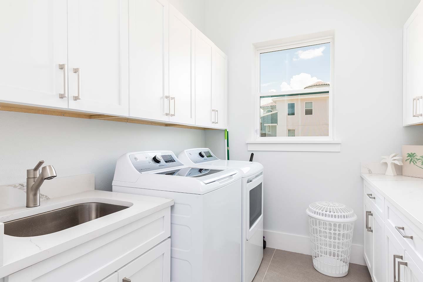 Modern Chic Mansion - Image 42