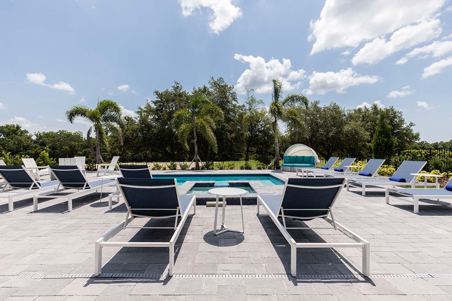 Modern Chic Mansion - Image 2