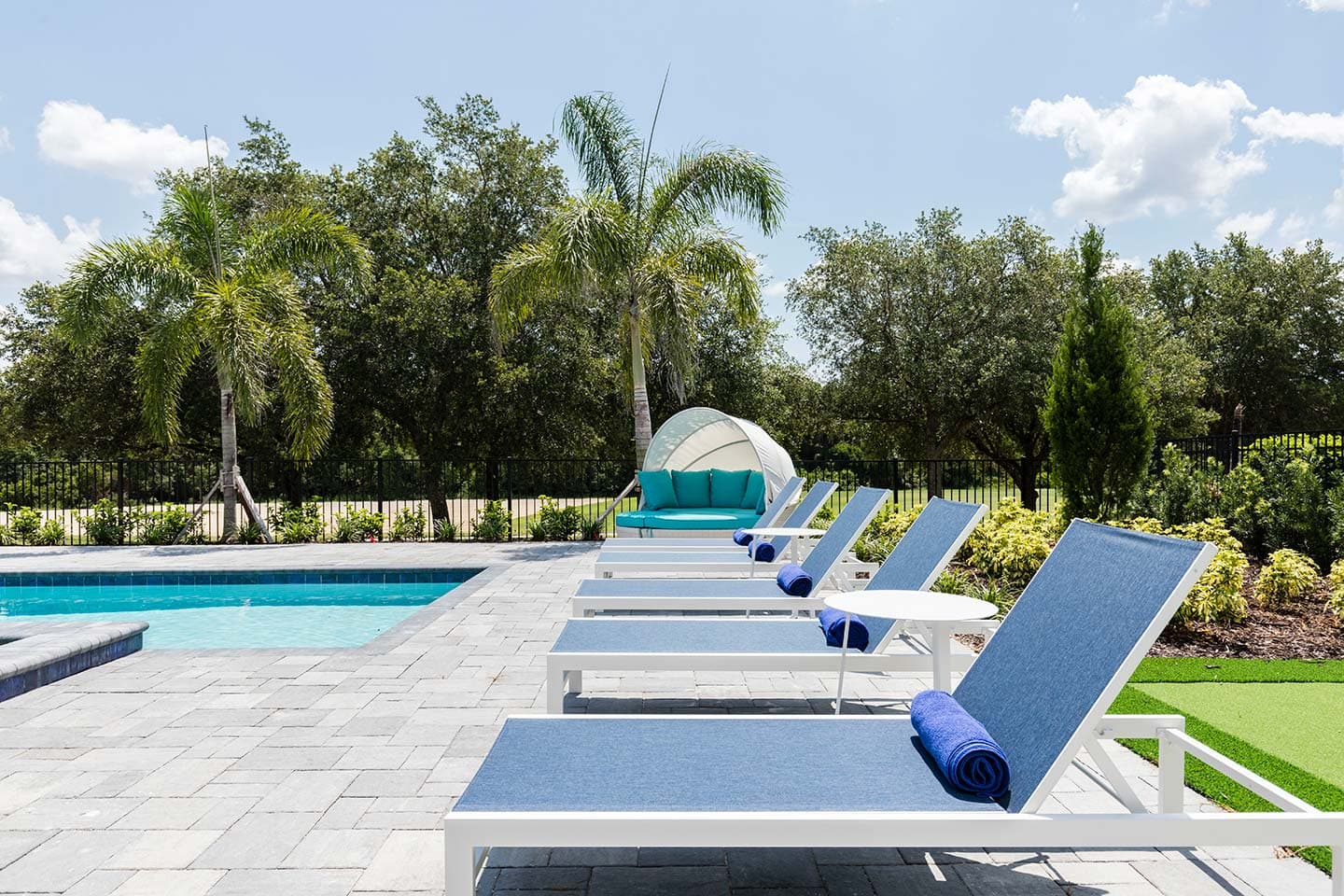 Modern Chic Mansion - Image 43