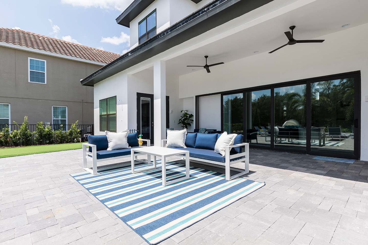 Modern Chic Mansion - Image 45