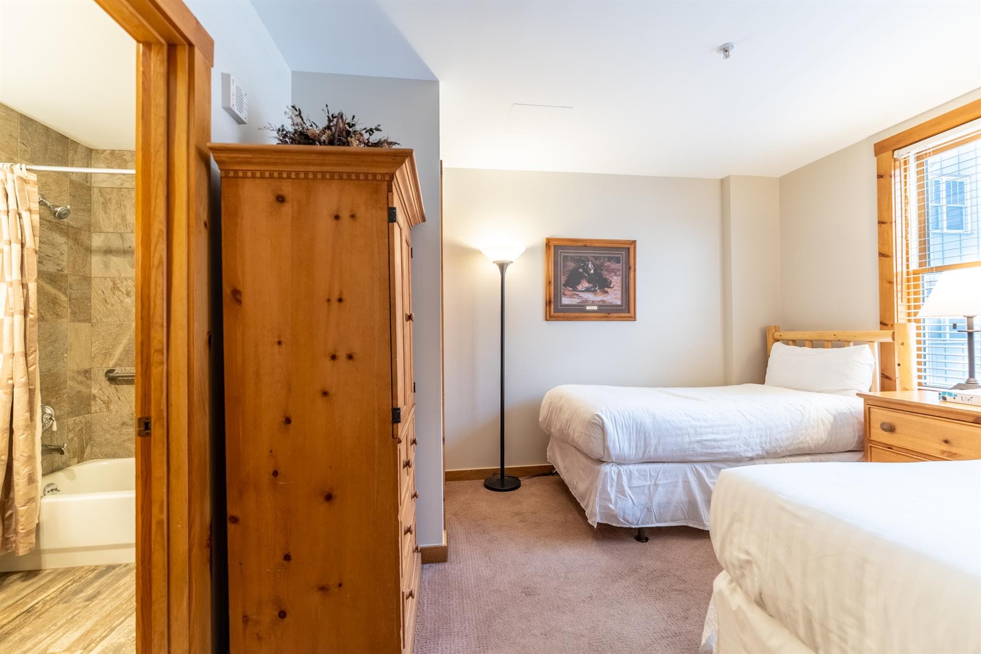 Peakview Penthouse Retreat - Image 22