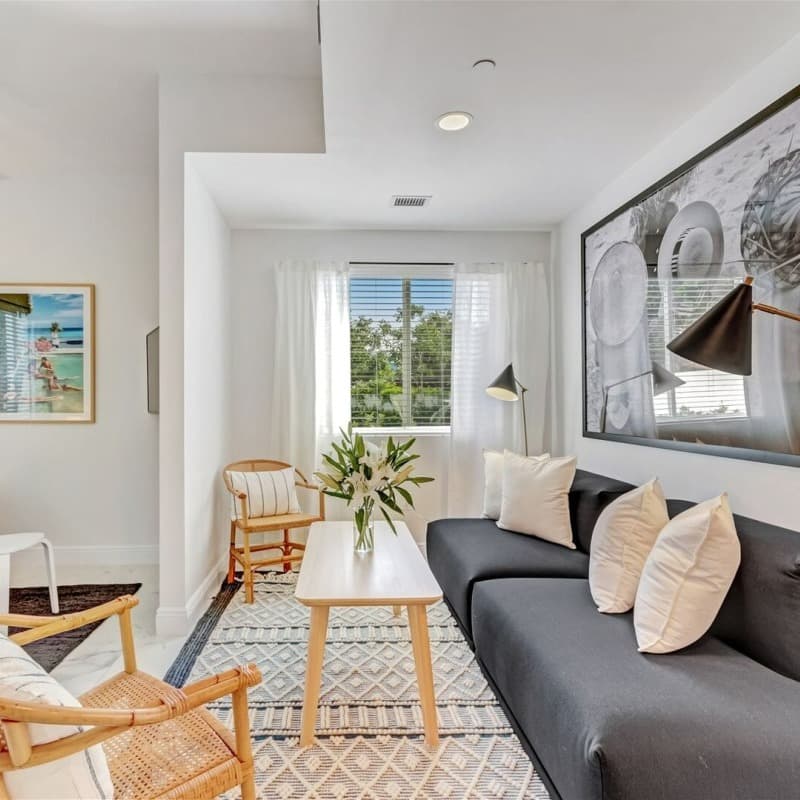 Wynwood Manor - Image 1