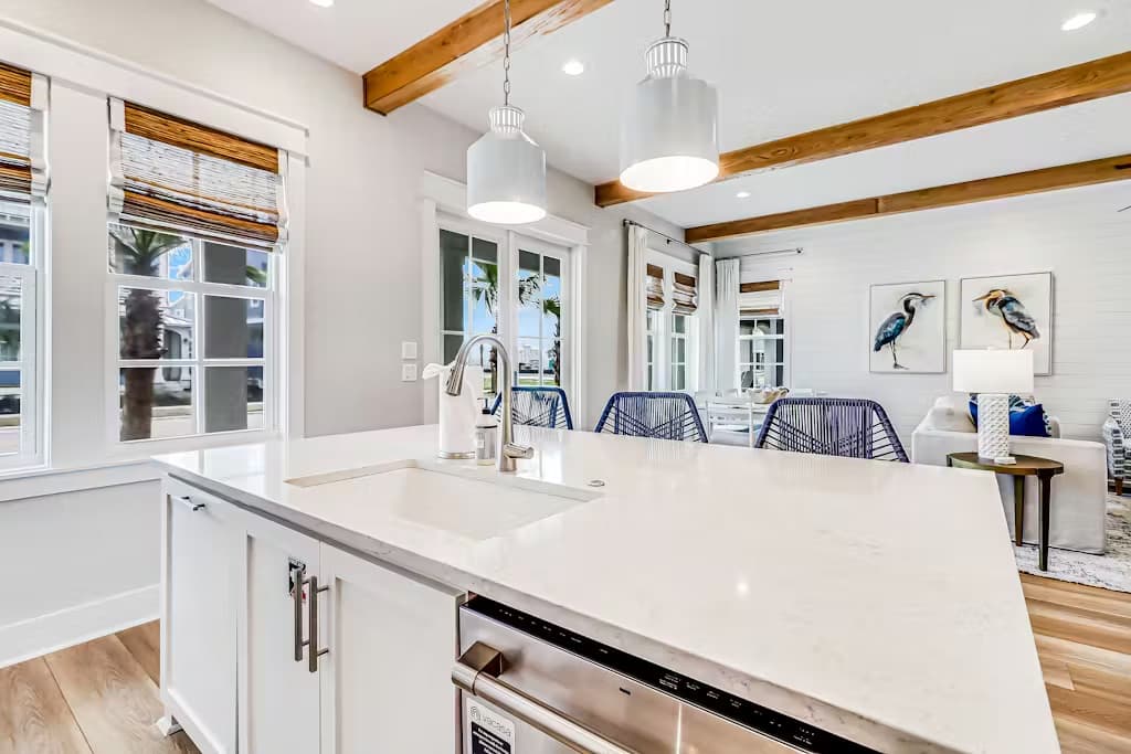 Beachin' Bungalow - Image 16