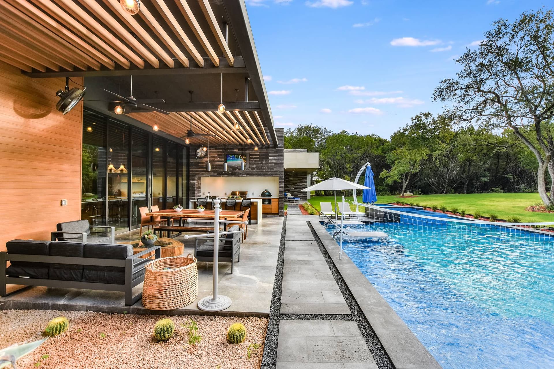 Austin Pinnacle - Image 14