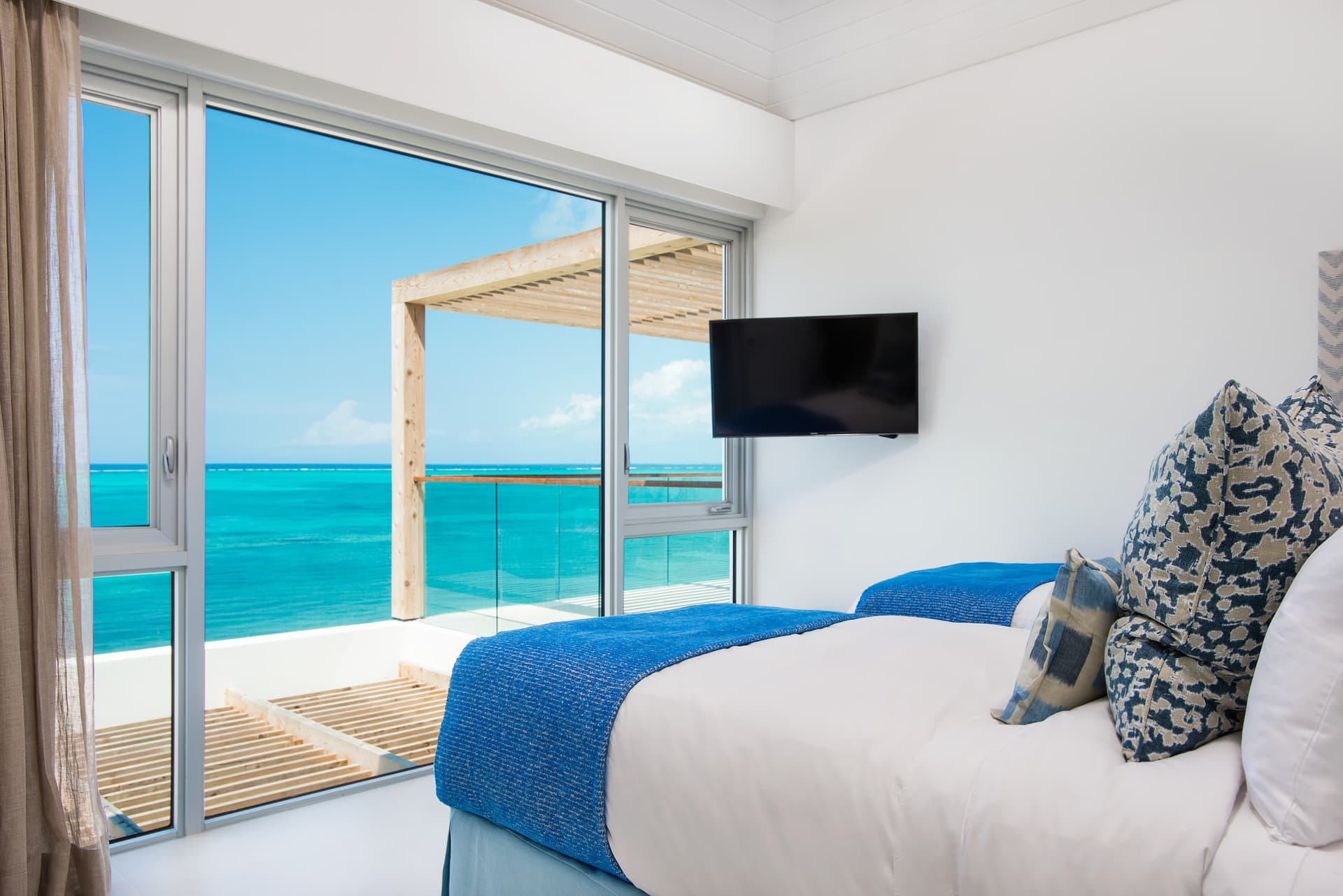 North Shore Four Bedroom Beachfront - Image 10