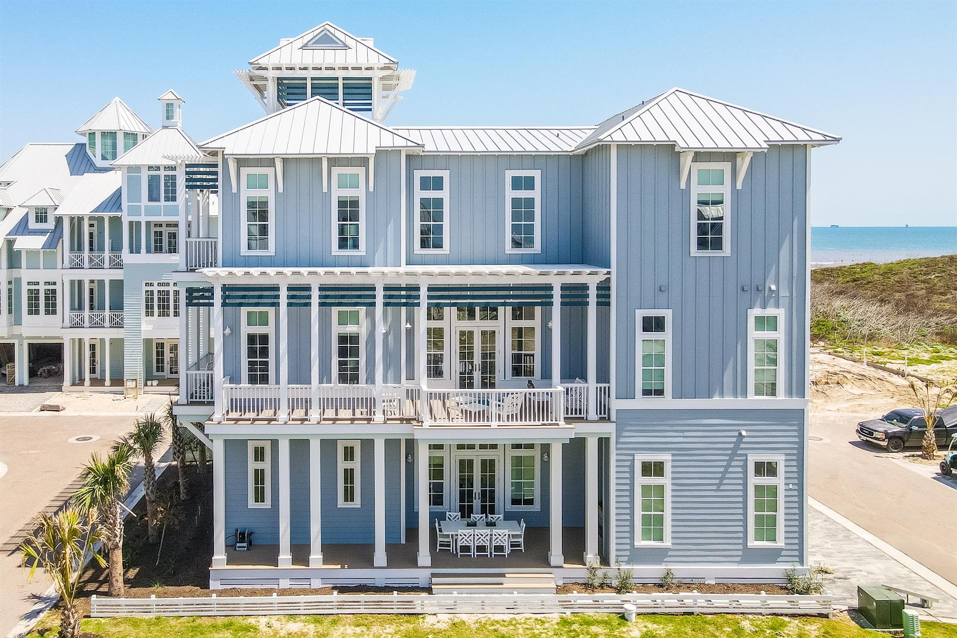 Holiday House - Image 1