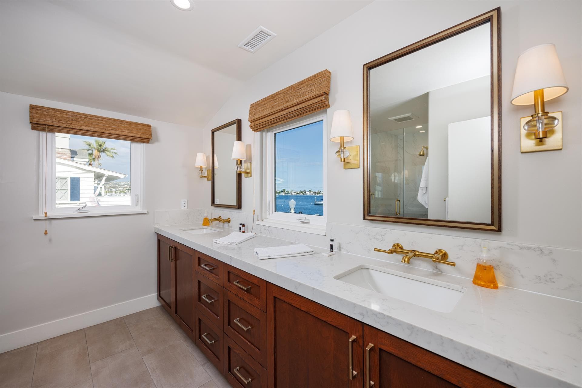 Harbor Beach Escape - Image 16