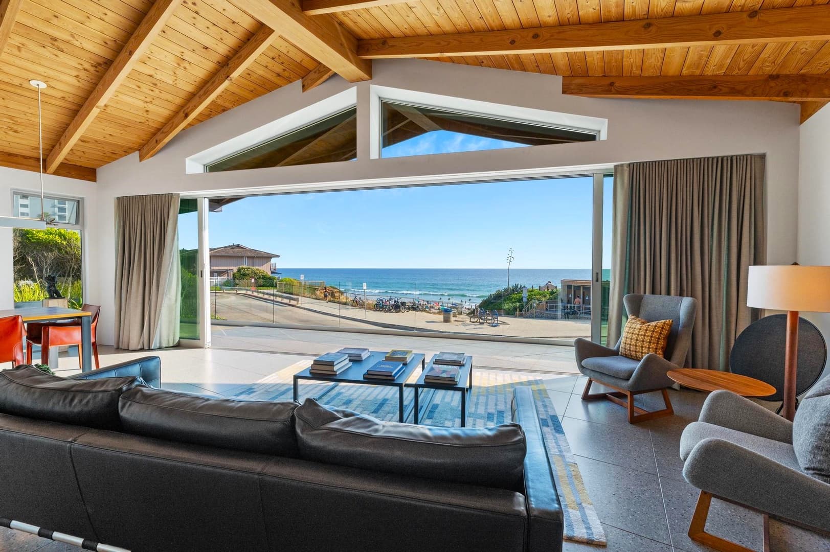 Beachfront Modern Retreat - Image 4