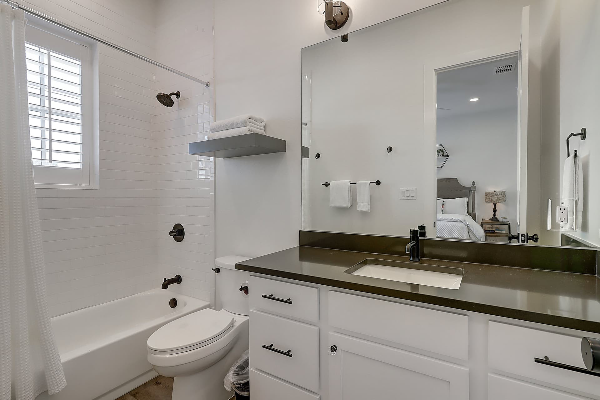 Shore Break House - Image 33