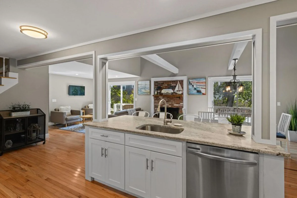 Shore House - Image 6