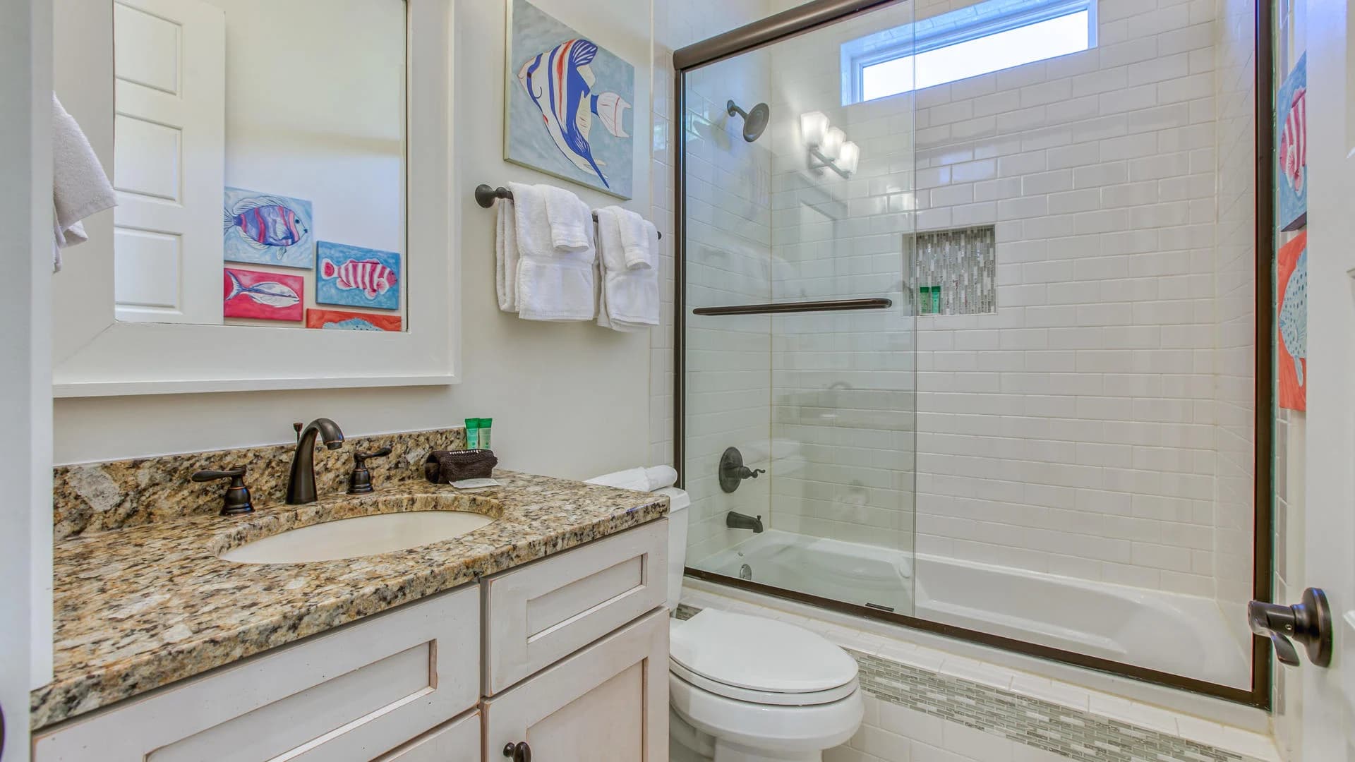 Shades of Blue House - Image 18