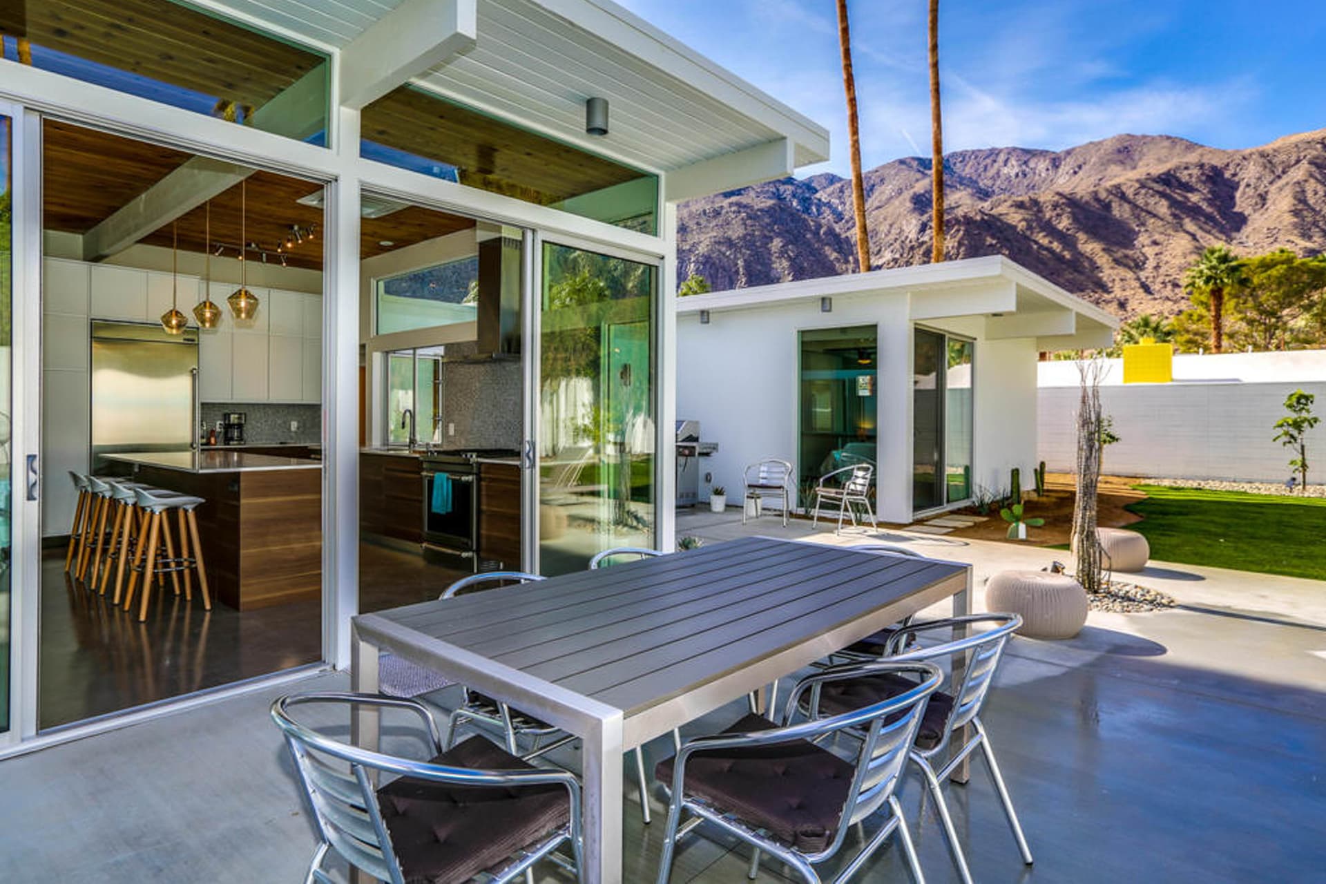 Regal Contemporary House - Image 26