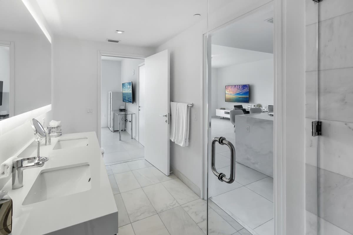 Coastal Home - Image 4