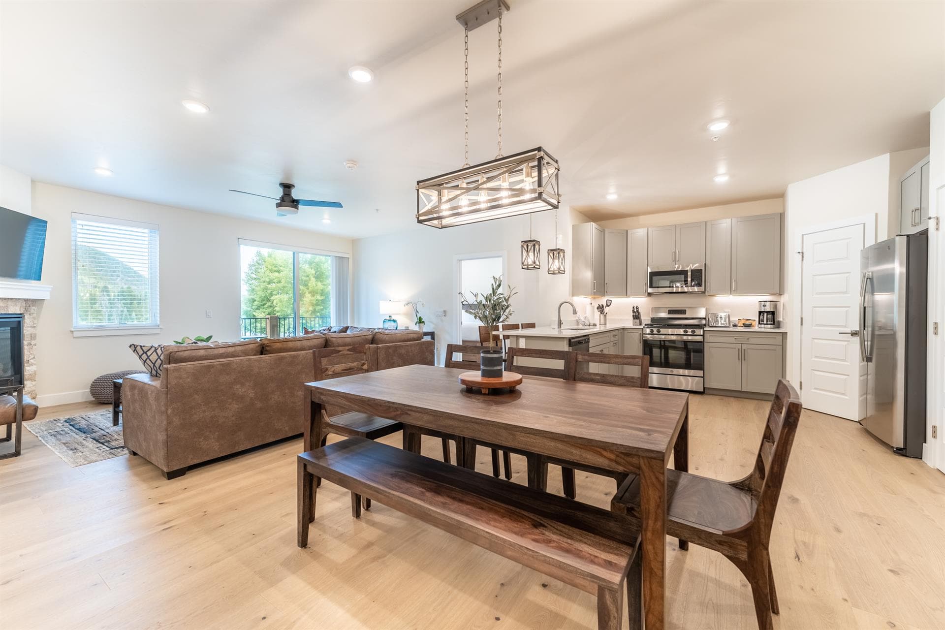 Mountain Mirage Escape - Image 3