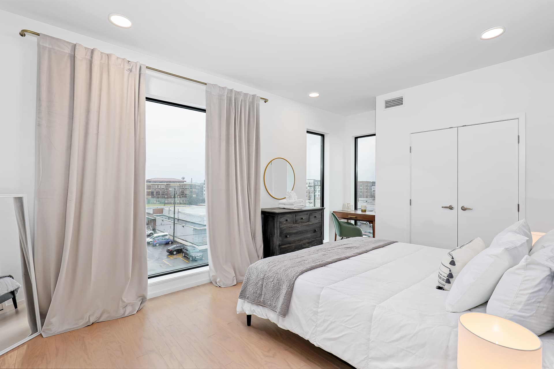 Eve on the River 407 - Image 8