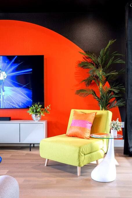 Queen's Gambit - Image 5