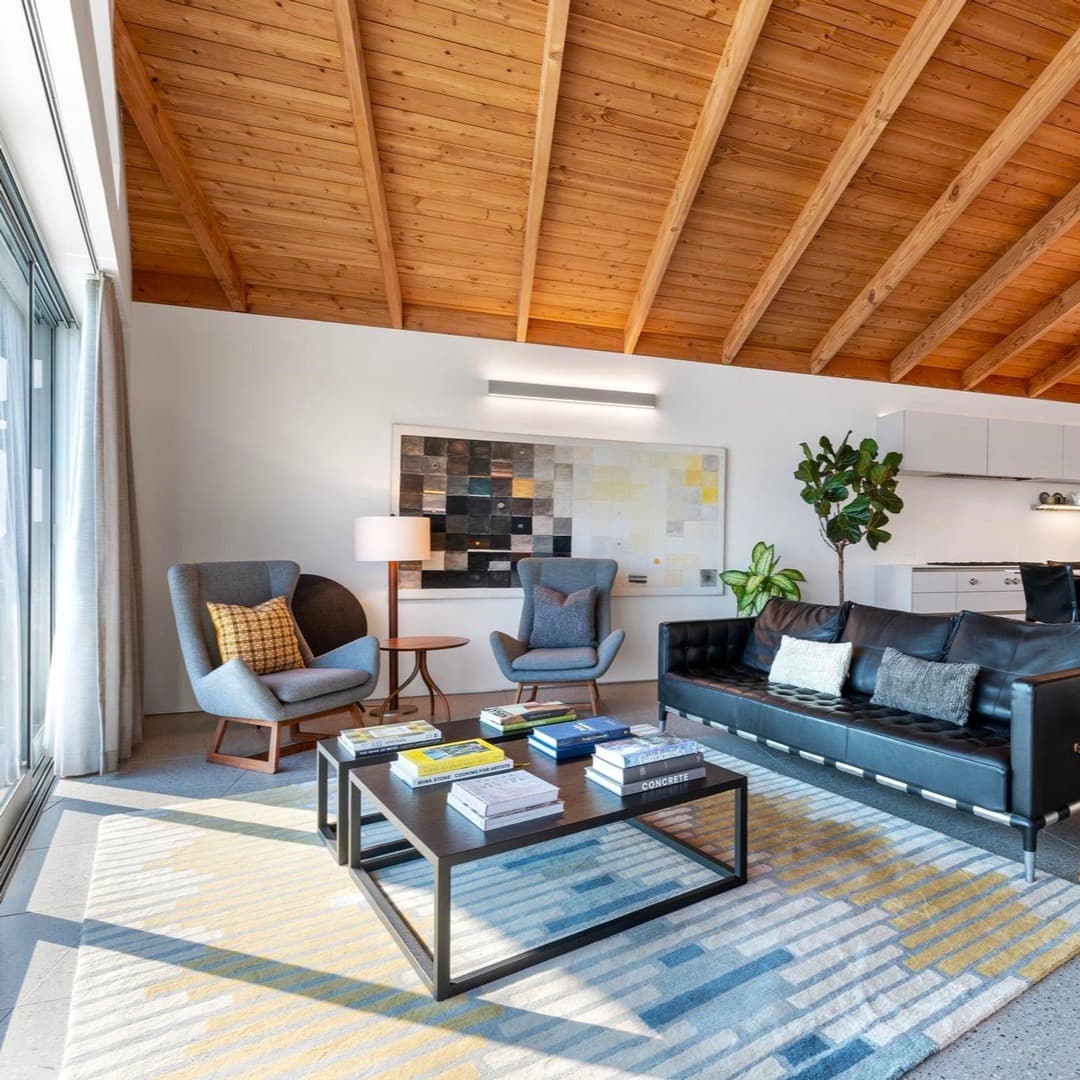 Beachfront Modern Retreat - Image 5