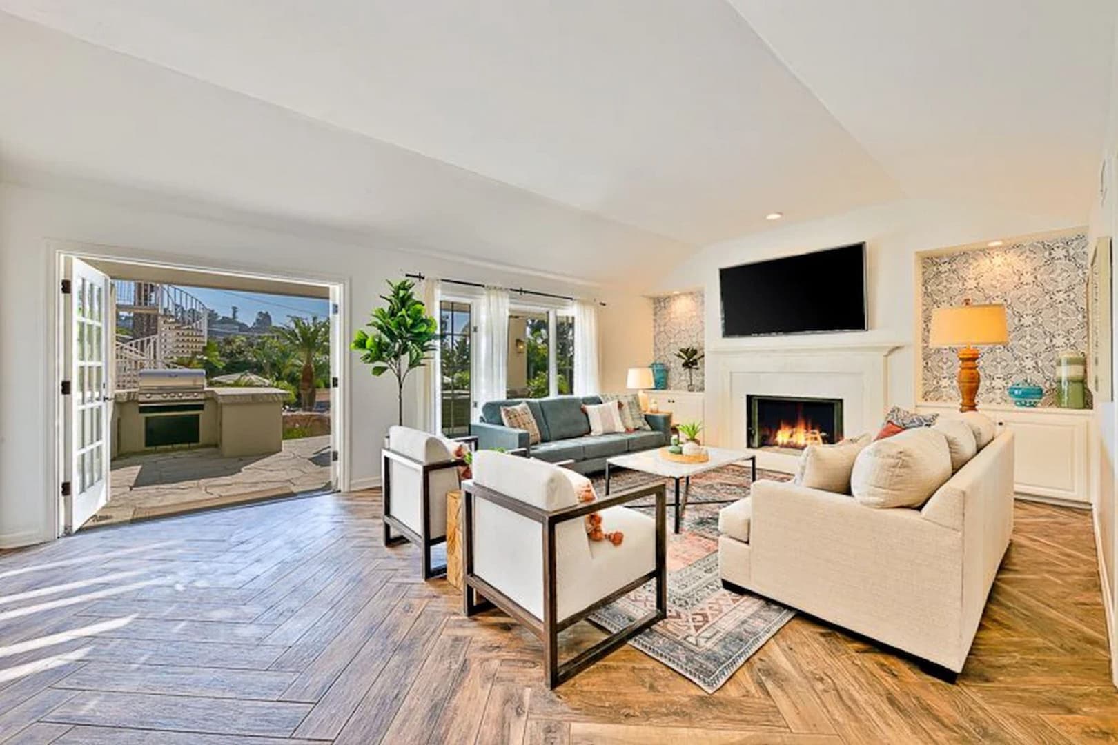 La Jolla Lifestyle - Image 4