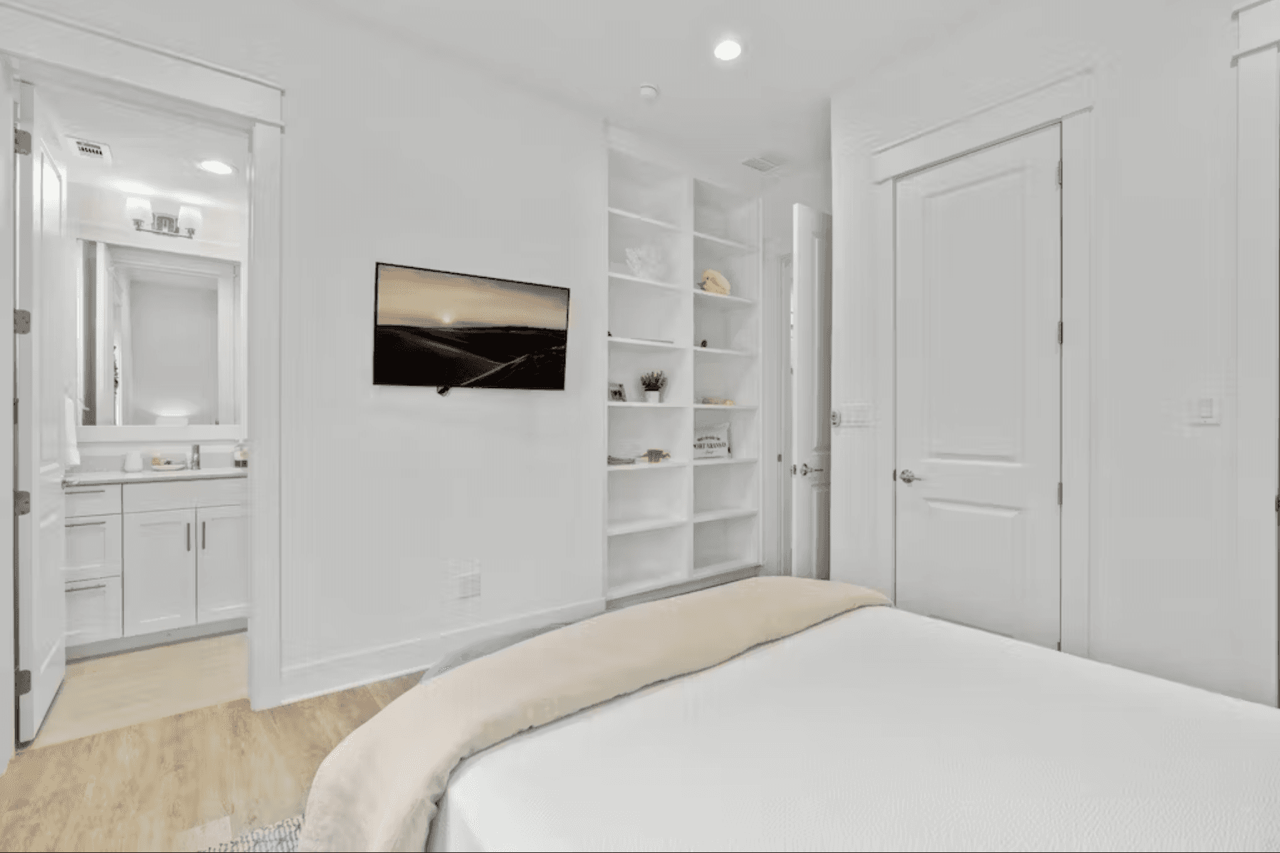 Beach Ball House - Image 32