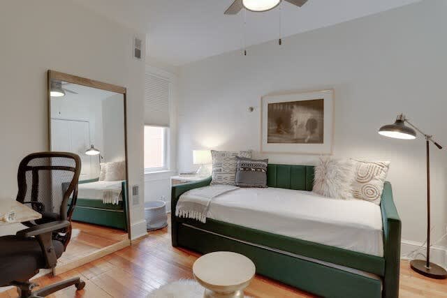 District Charm - Image 10