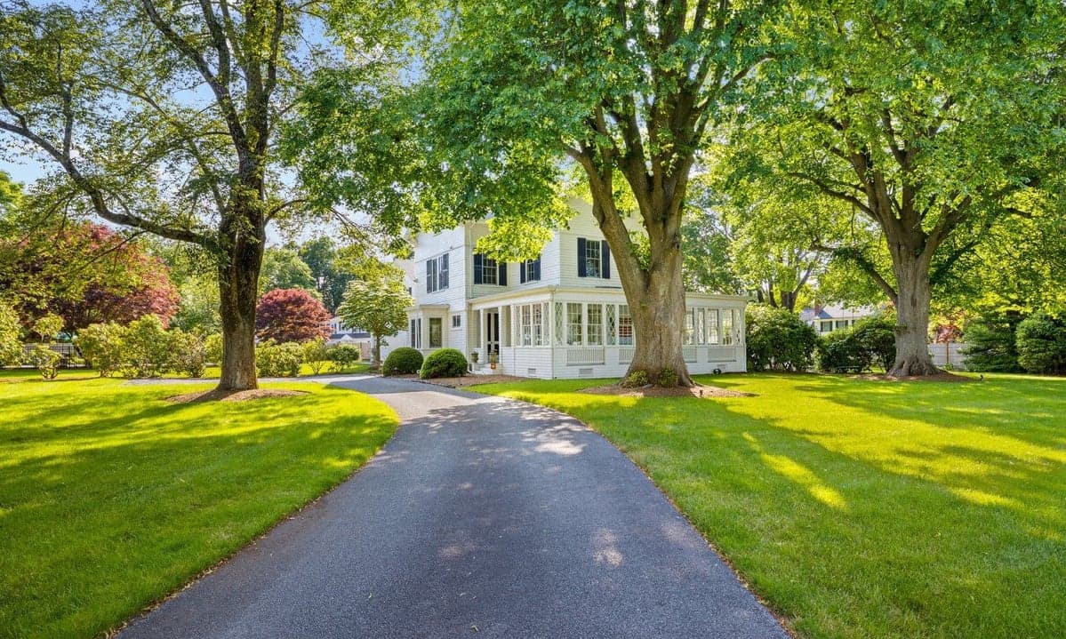 Center Of It All Estate - Image 5