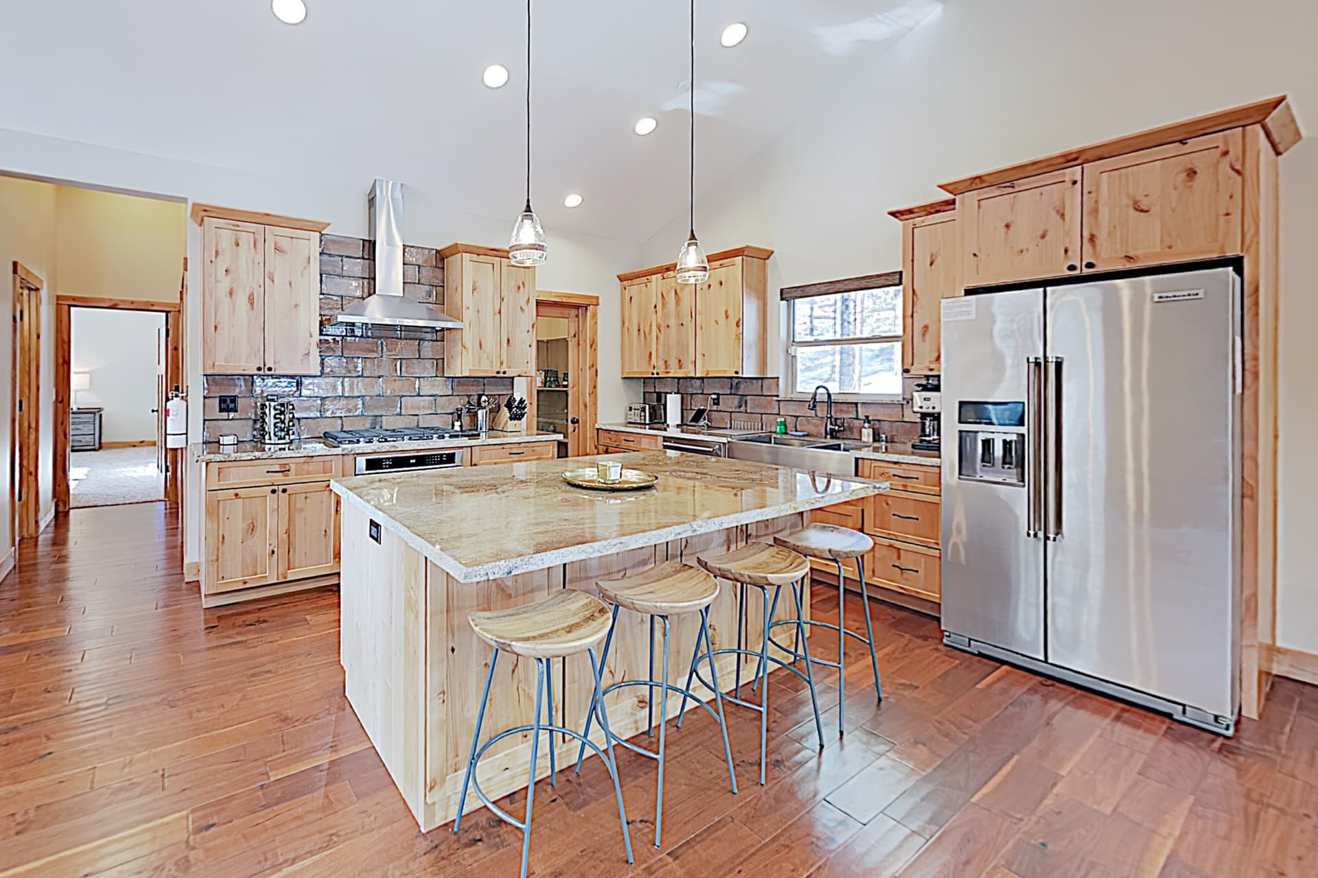 Luxury Mountain Retreat House - Image 4