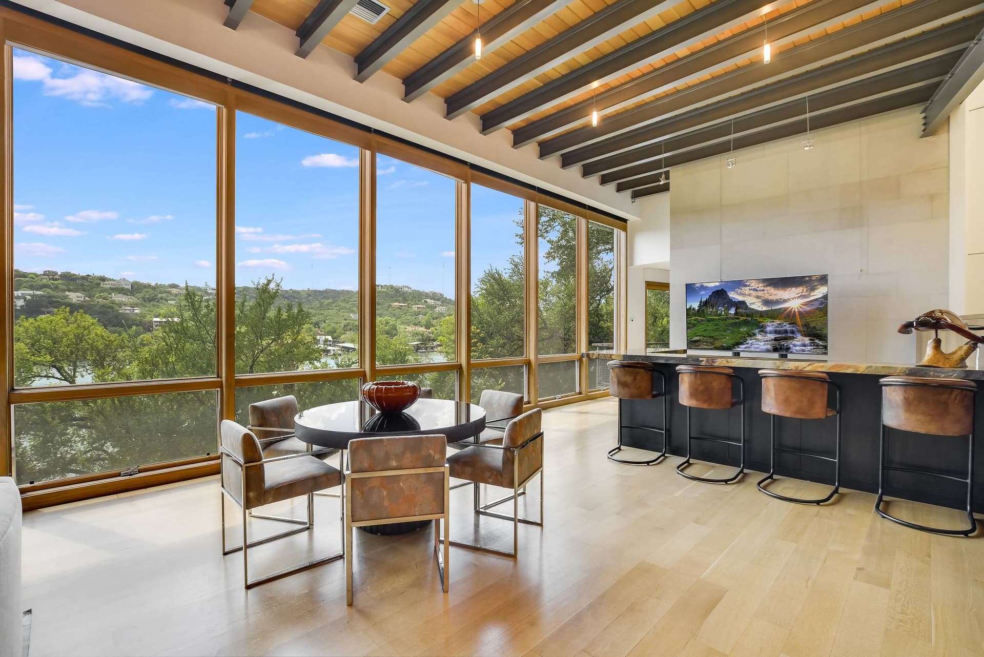 Waterfalls on the Lake Villa - Image 6