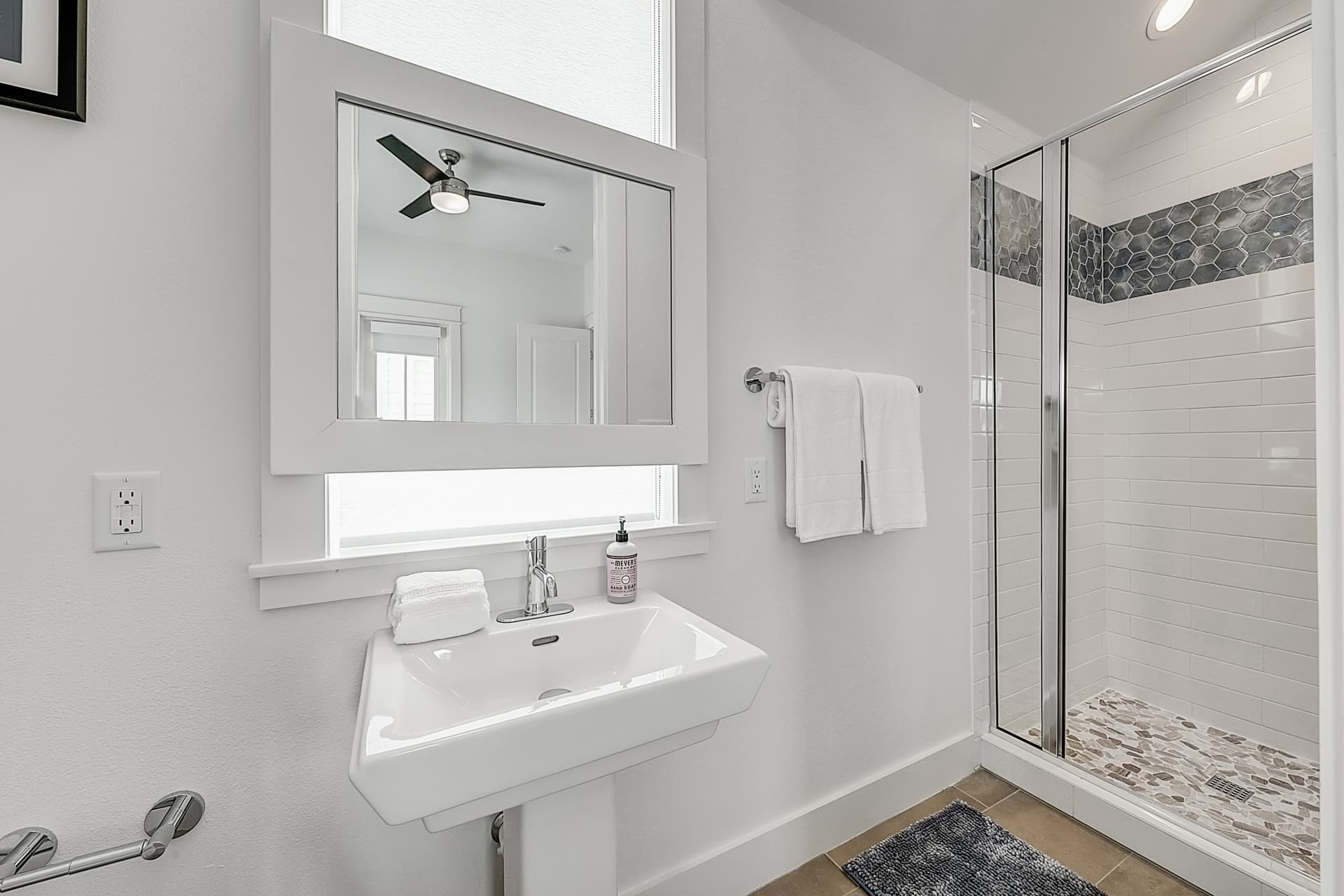 At Ease Home - Image 16