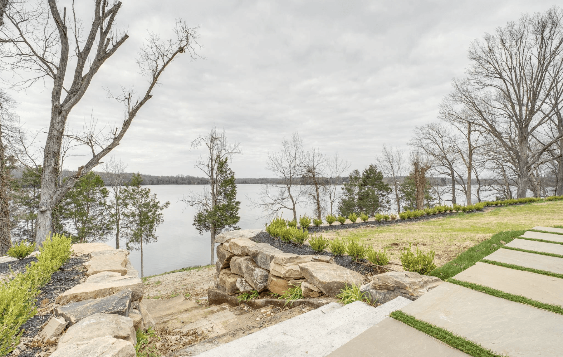 Nashville Lakeside Modern - Image 12