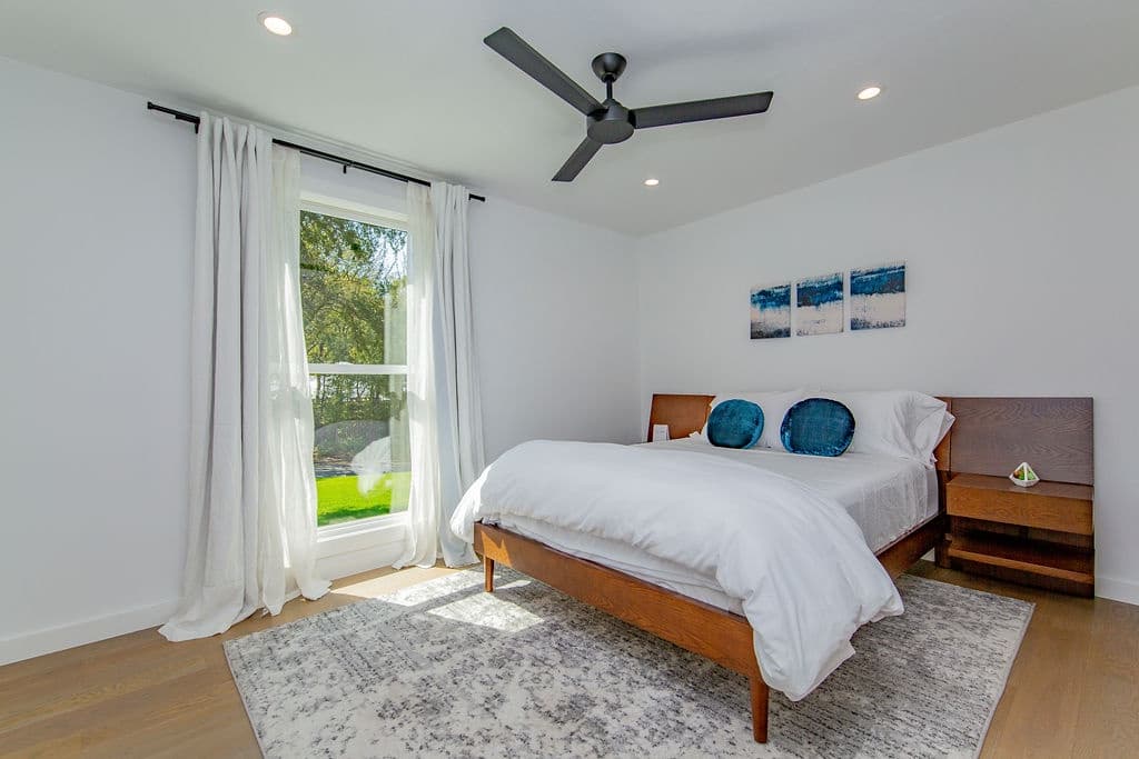 Westlake Hills Designer House - Image 21