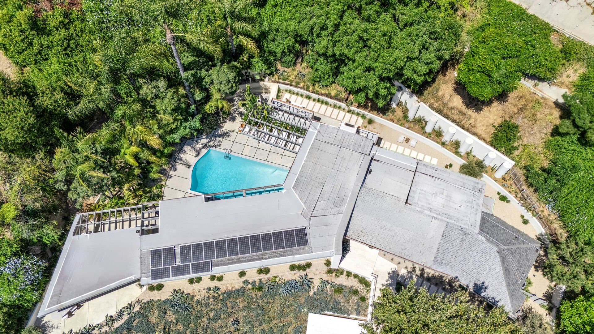 Sunset Plaza View - Image 42