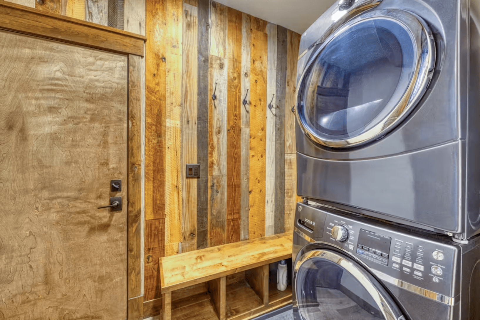 2nd Ave Luxury Condo - Image 19