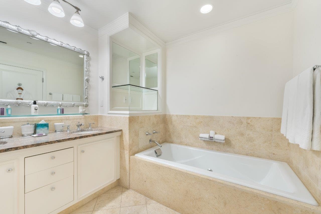 Ritz-Carlton Residence #404 - Image 8