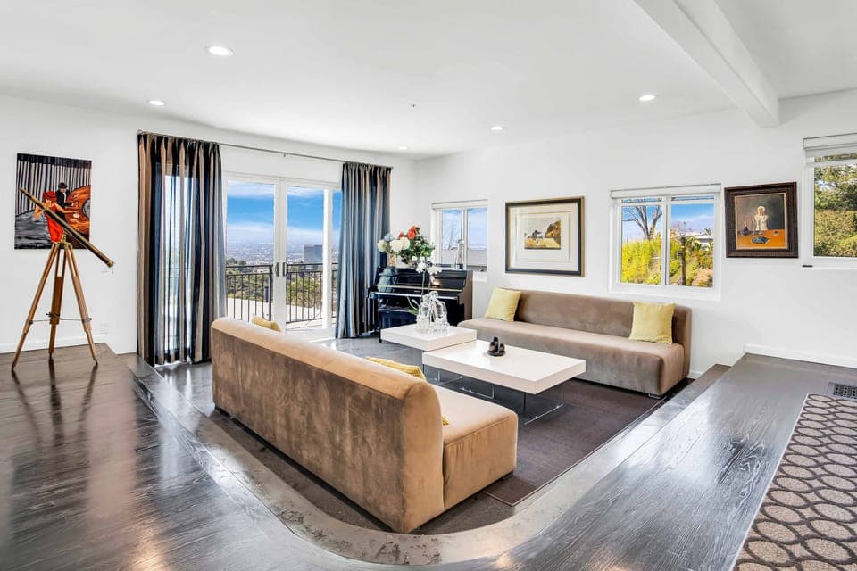 Pacific View Artist's Home - Image 4