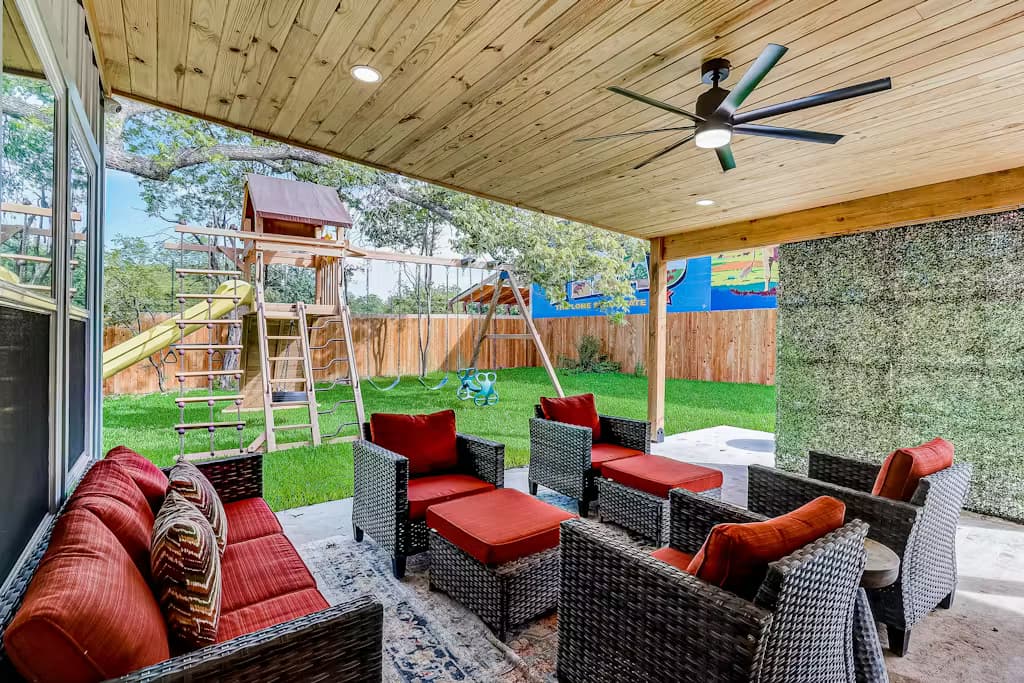 Downtown Charmer - Image 3