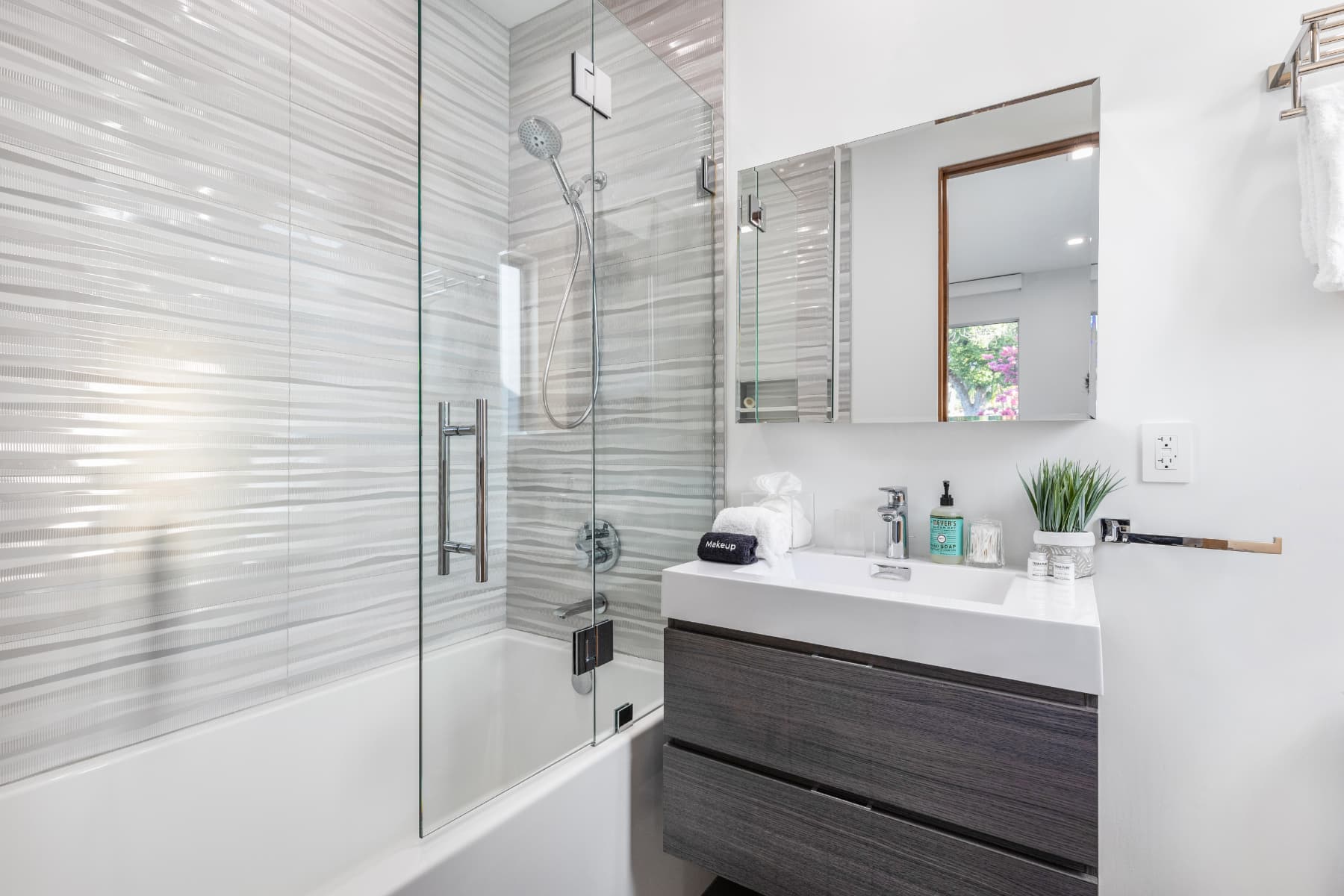 Lindenhurst House - Image 28