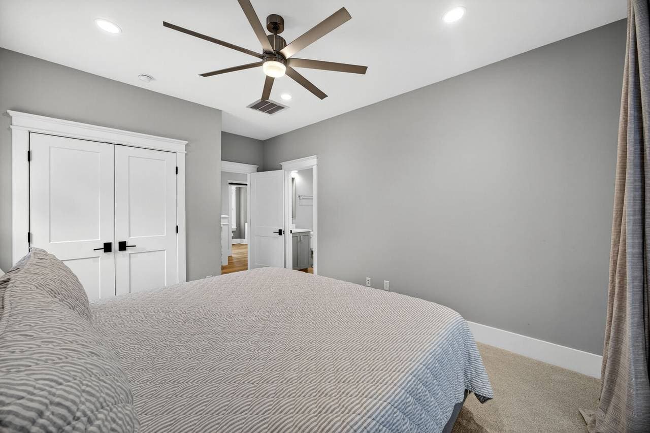 IOP Escape at 26th Avenue - Image 27