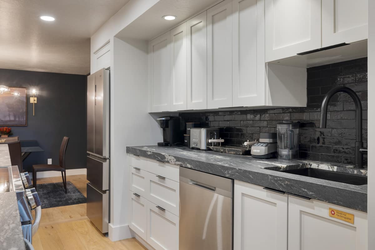 Parkside Condo - Image 8