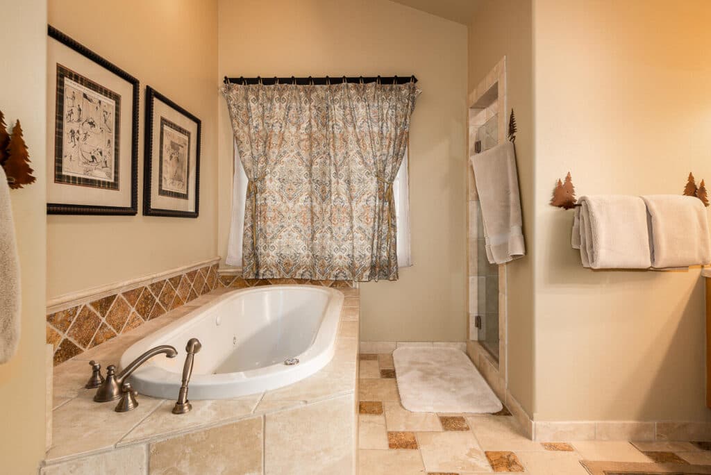 Full Moon House - Image 10