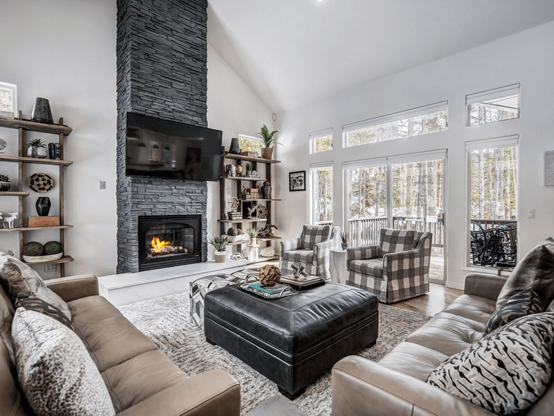 Lakeshore Luxury Chalet - Image 4
