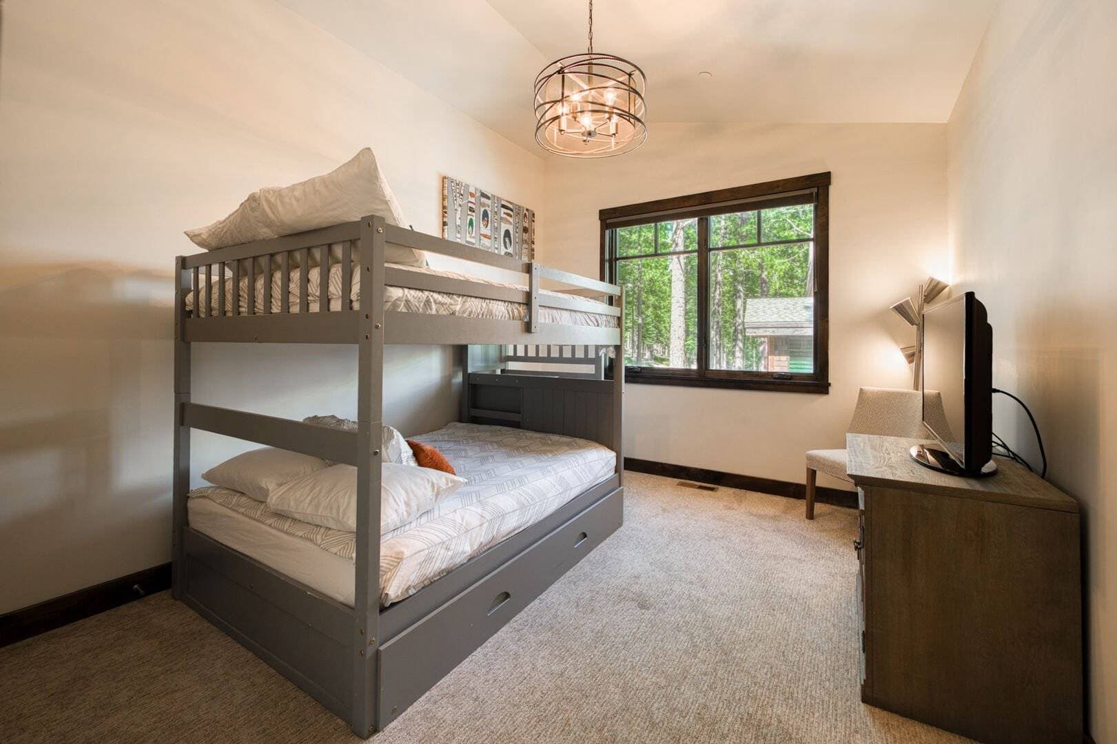 Lavish Cabin at Gray's Crossing - Image 21