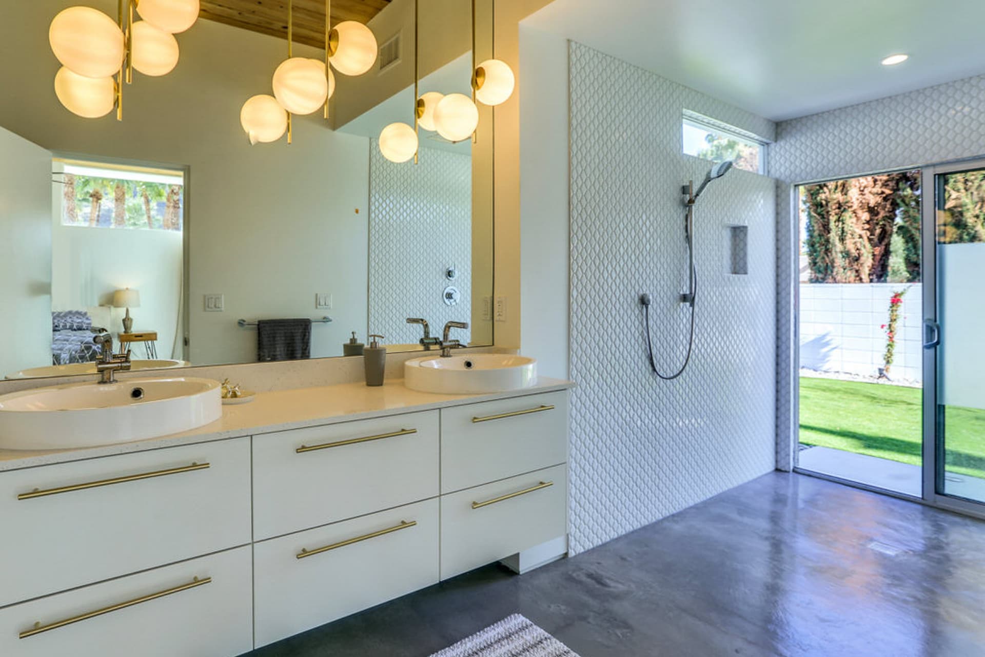 Regal Contemporary House - Image 13