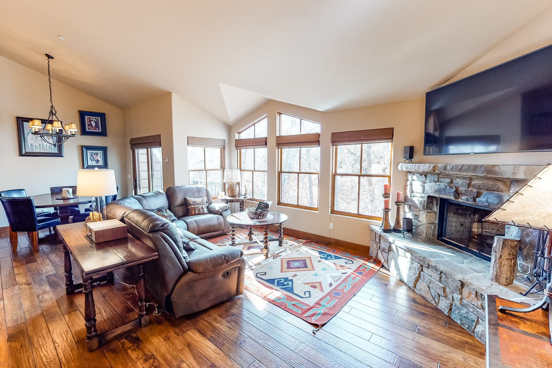 Luxury Mountain Townhome - Image 2