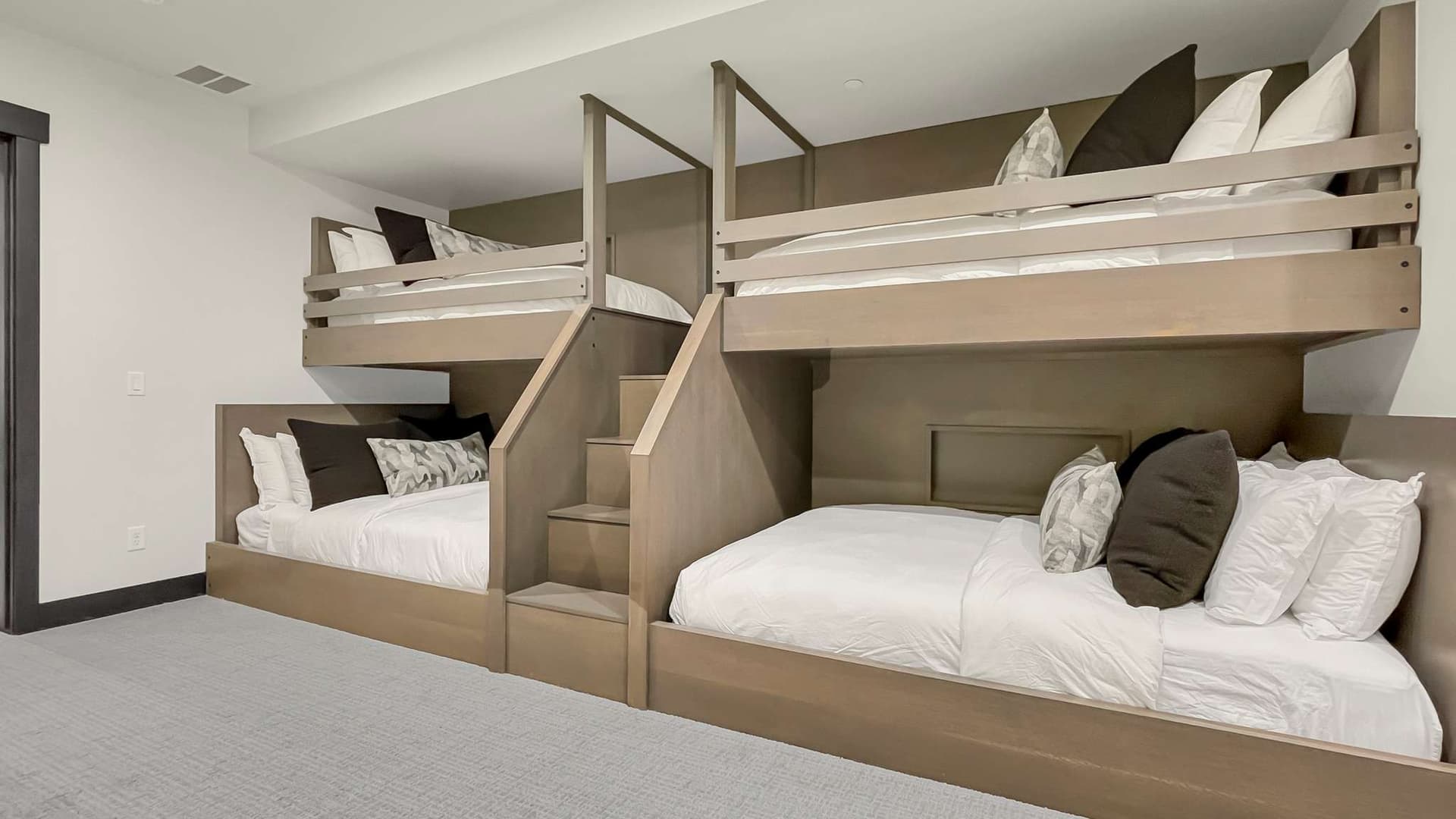 Grande Vistas Estate - Image 8