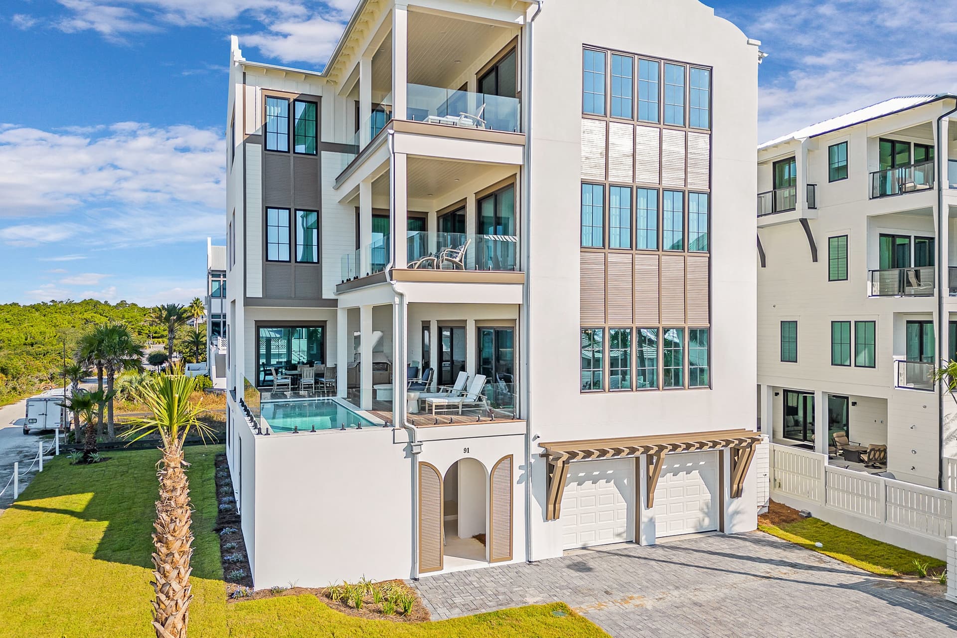 Emerald Le Luxe - Image 54