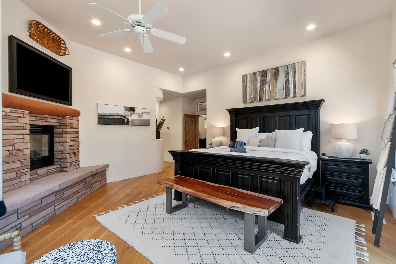 West Chateau - Image 59