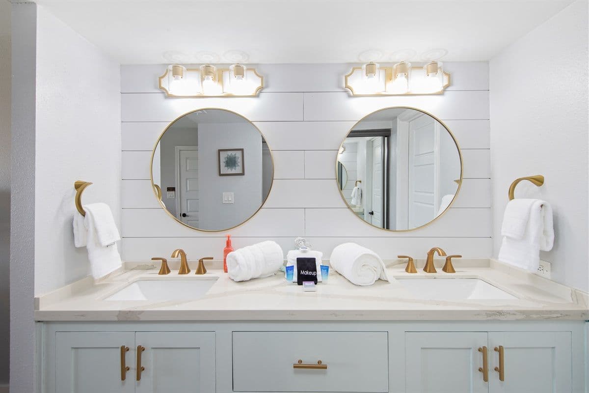 Ocean Vista Towers - Image 10