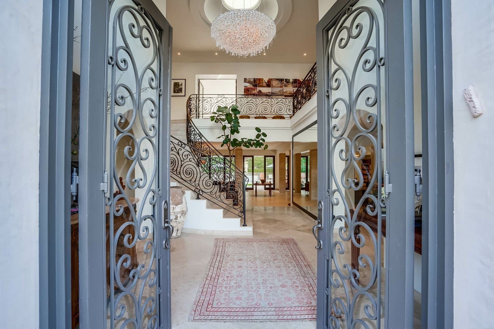 Alta Place  - Image 2